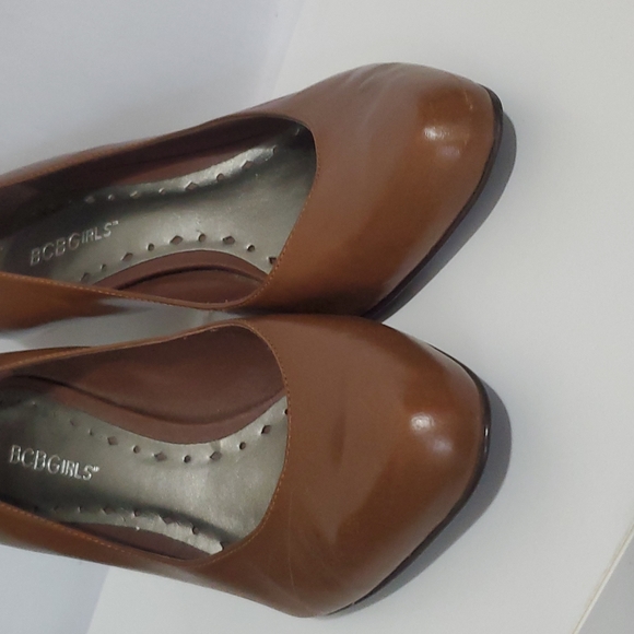 BCBGirks Brown Heels 7B - Picture 3 of 6